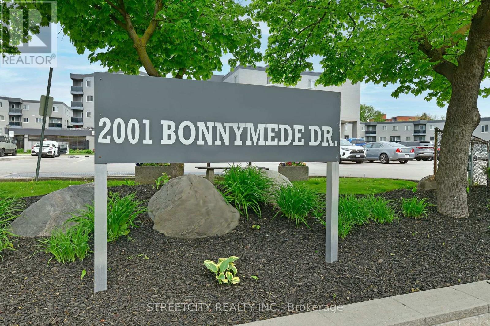 140 - 2001 BONNYMEDE DRIVE square one condos Square One Condos | Home 27048854 LargePhoto 1